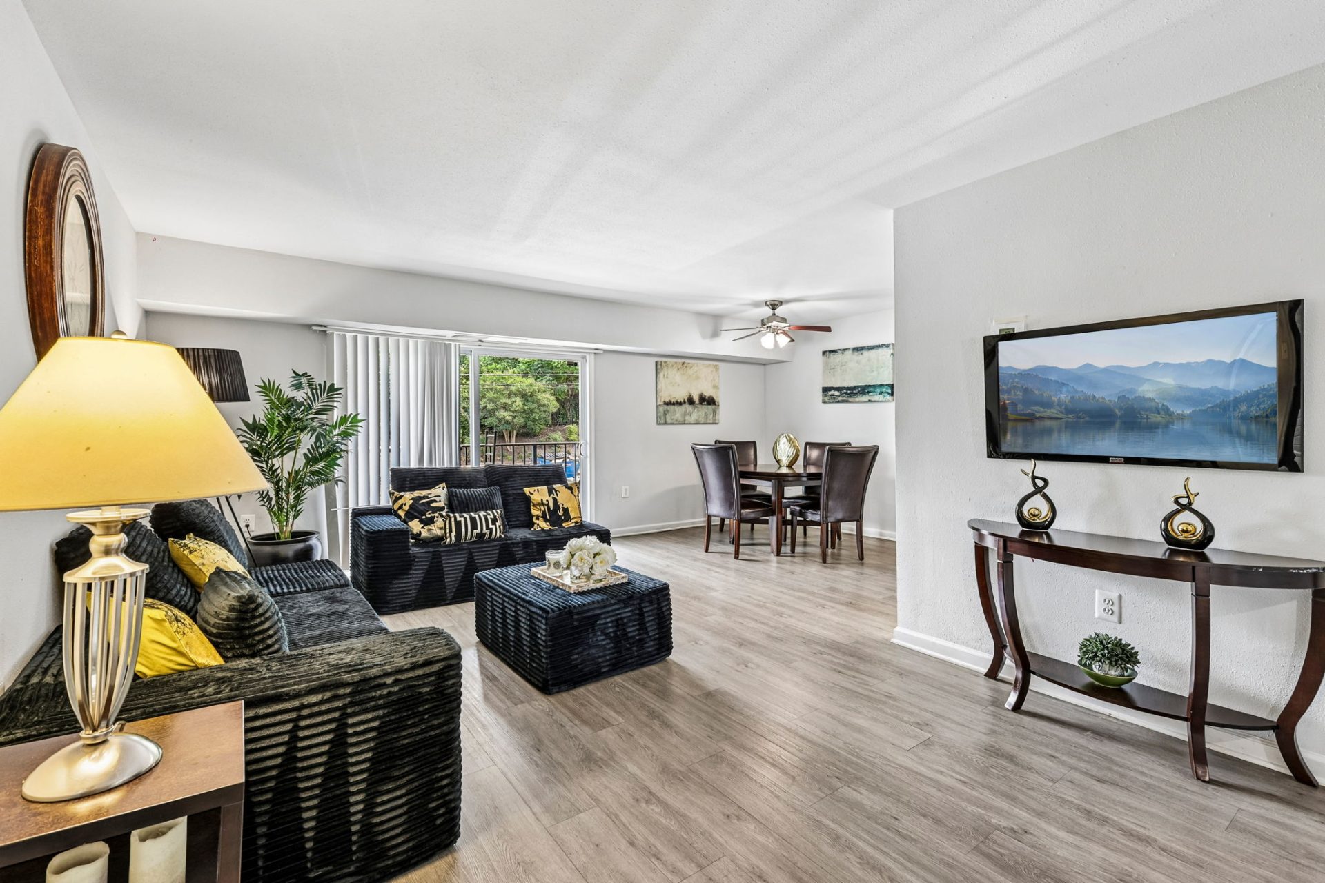 38-web-or-mls-Hil-Mar Dr Model Unit-2306-001 Living-Room
