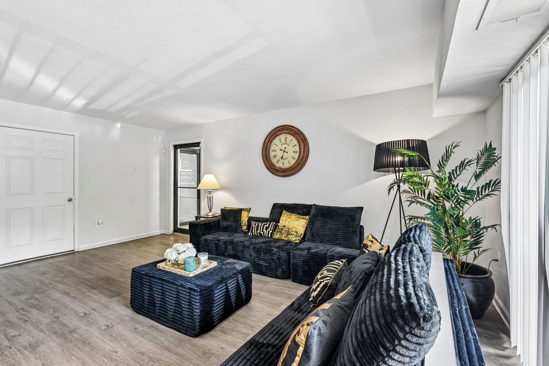 40-web-or-mls-Hil-Mar Dr Model Unit-2306-003